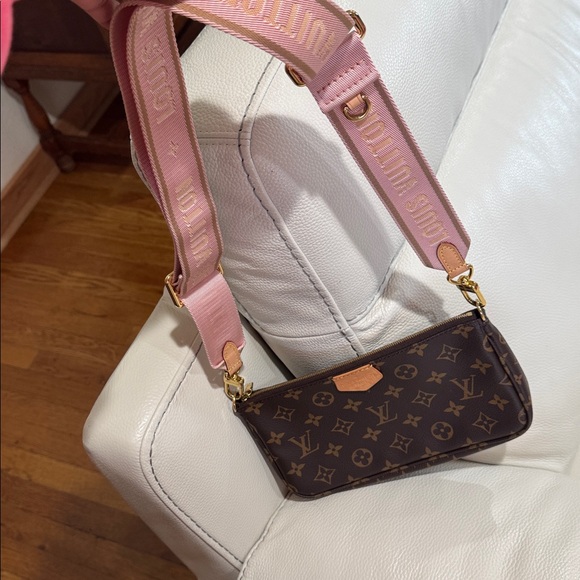 Authentic Multi Pochette Accessories with pink strap! 
In excellent condition! - Picture 3 of 17